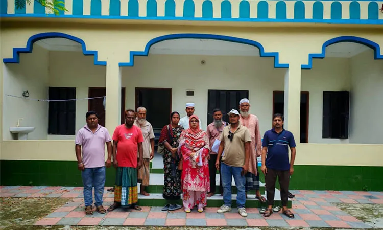 Upazila Health and Family Planning Officer Dr. Ahsanara Binte Ahmed visited 'Zia Primary Health Care' in Kapilmuni Nagar Serampur.