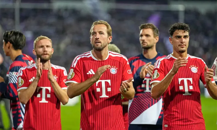Harry Kane scored twice as defending champion Bayern Munich eased into the second round of the German Cup.