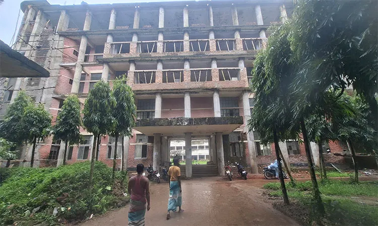 Laxmipur Polytechnic Institute faces severe teacher shortages and limited technologies.