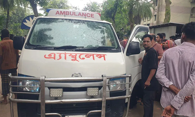 The accident occurred around 10:30 am in front of Markus Mosque in Paschimpara.