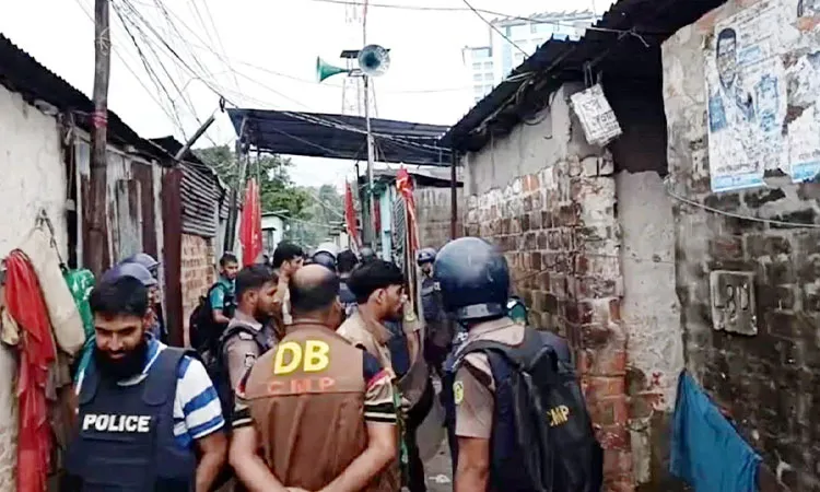Six policemen were injured in Chattogram's Khulshi area .