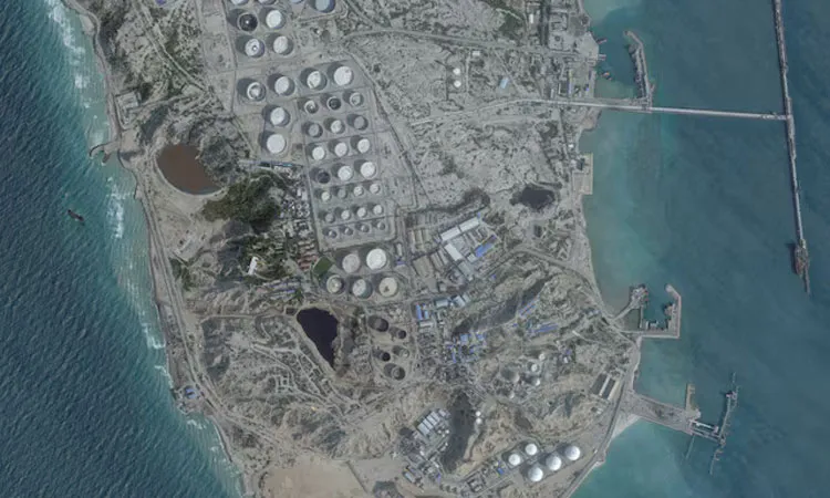 US missile struck an Iranian oil tanker near Kharg Island