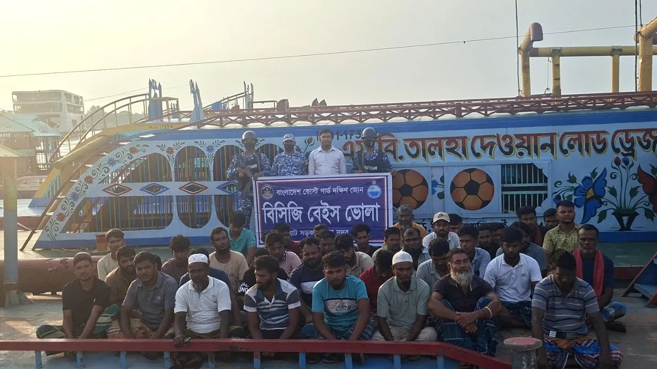 40 Arrested in Bhola for Illegal Sand Extraction; Coast Guard Seizes 6 Dredgers and a Bulkhead