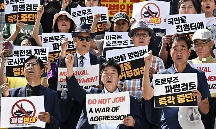 People protest against South Korea’s potential military involvement in US operations in the Strait of Hormuz in Seoul.