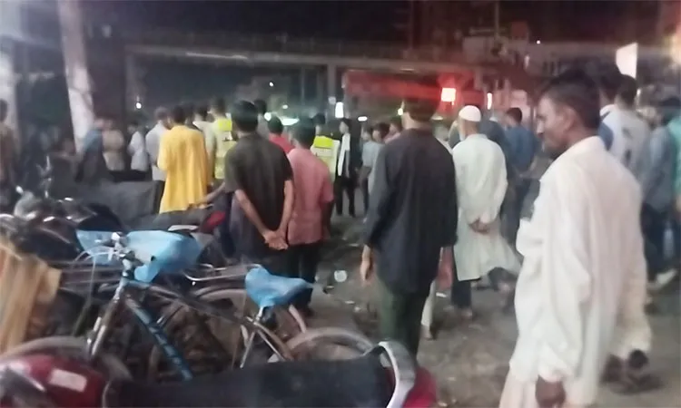Police cleared footpaths and roads in Dagonbhuiyan to ease traffic congestion.