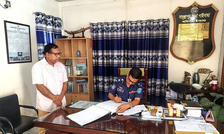 Gaibandha SP Md. Jashim Uddin made a surprise visit to Sadullapur Police Station.