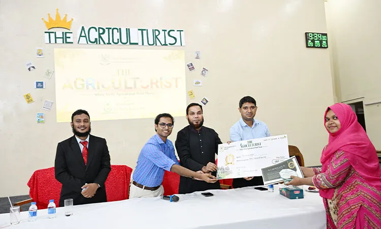 The program featured a competitive exam, a career counseling session and an award ceremony.