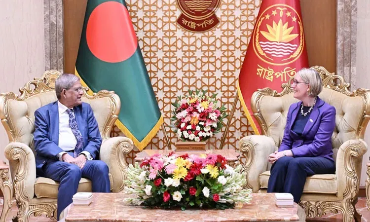 British High Commissioner to Bangladesh Sarah Cooke paid a courtesy call on President Mirza Fakhrul Islam Alamgir at Bangabhaban. Photo: PID