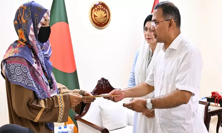 Prime Minister Meets Families of Soldiers Killed in Hathazari Accident