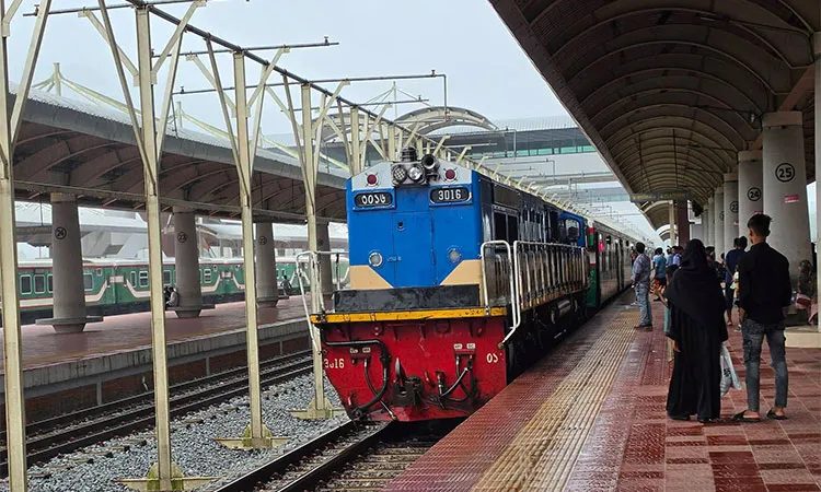 Travelers have also heavily criticized the use of aging coaches, pointing out a severe lack of air-conditioned compartments and adequate cabin facilities..