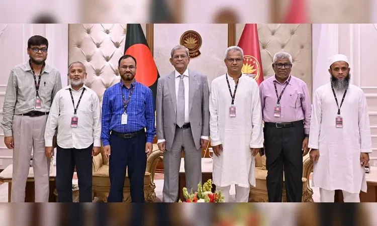 Vice-Chancellor Professor Dr. Muhammad Masud paid a courtesy call on President Mirza Fakhrul Islam Alamgir at Bangabhaban. Photo : PID