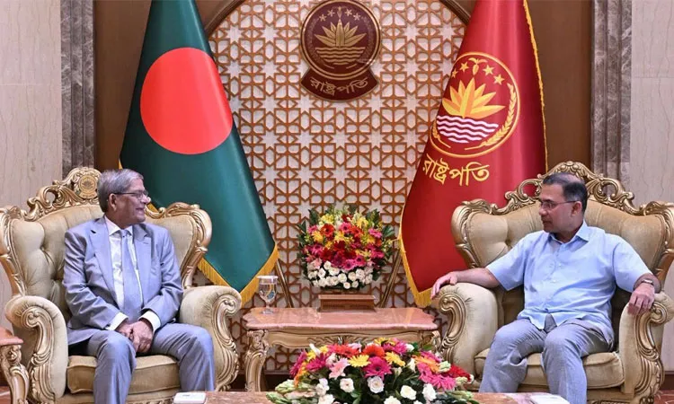 Prime Minister Tarique Rahman paid a courtesy call on President Mirza Fakhrul Islam Alamgir at the Bangabhaban. Photo: PMO