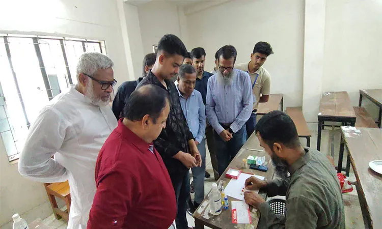 Pabna College Principal Ju Ha Mohammad Atiqullah formally inaugurated the camp on the campus premises.