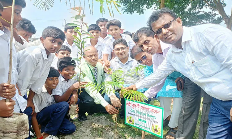 Kalia Upazila Nirbahi Officer (UNO) Md. Jinnatul Islam inaugurated the event as the chief guest.