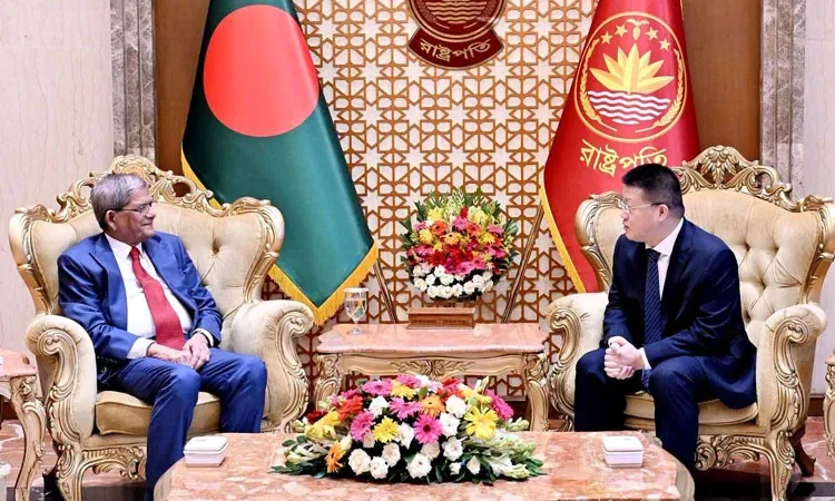 Chinese Ambassador to Bangladesh Yao Wen paid a farewell courtesy call on President Mirza Fakhrul Islam Alamgir at Bangabhaban today. Photo: PID