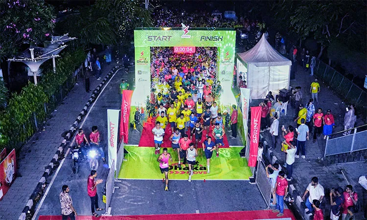 Distinguished guests presenting awards Moreum Tabassum, Founder and Chairman of Run Bangladesh, Md Main Uddin, Financial Controller of Apex Footwear Ltd, Imtiaz Ilahi, triathlete and Subeh Khan, Group Head of Sales Excellence at Abul Khair Group.
