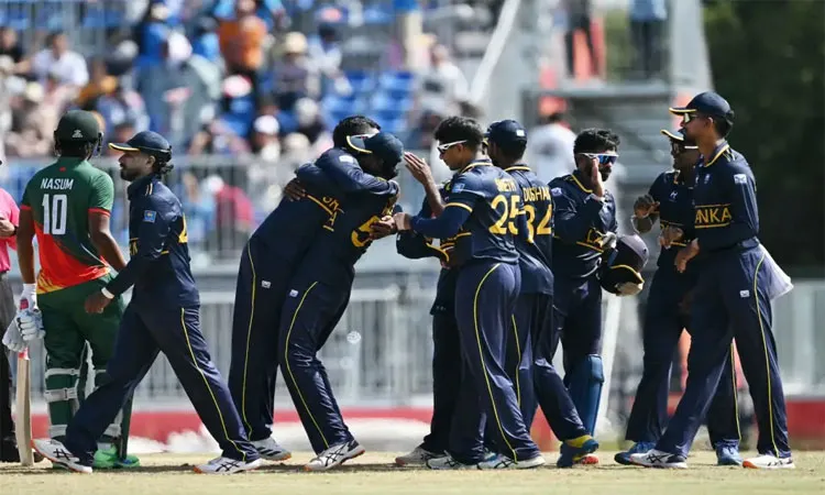Sri Lanka’s spinners then wrapped up the tail with ease.