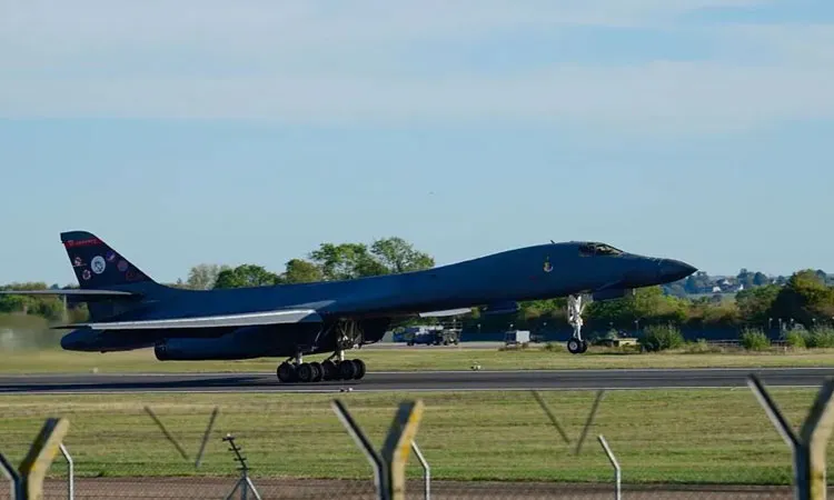 B-1 strategic bombers