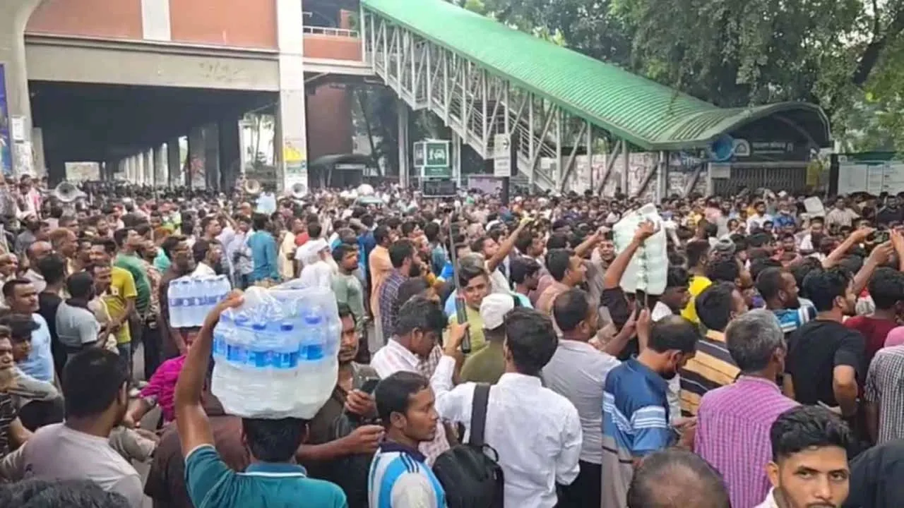 Dhaka Auto-Rickshaw Strike, Road Blockades Cause Severe Traffic Disruption
