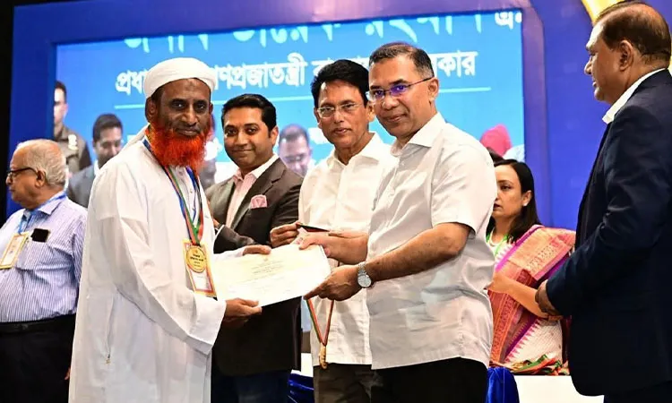Khidirpur Degree College Principal Md Nazim Uddin receives Bangladesh's national Eminent Teacher 2026 award on World Teachers Day.