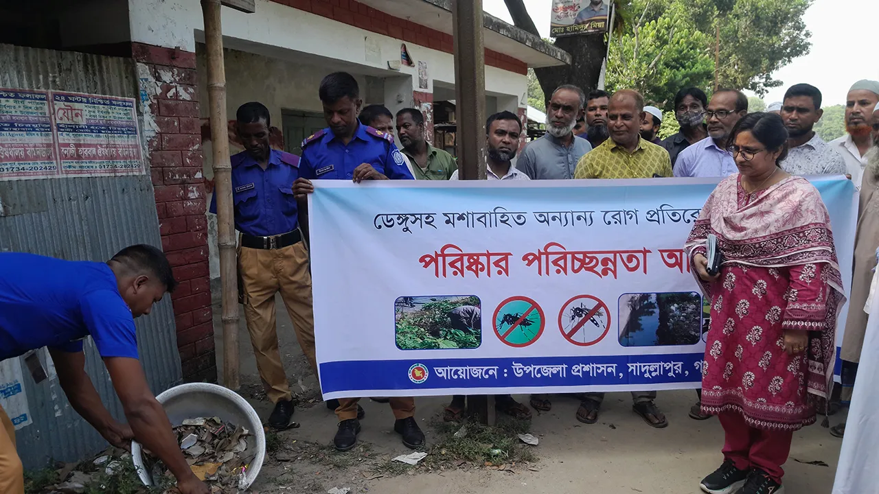 Sadullapur UNO Distributes Tree Saplings Among Students, Fines Four Businesses