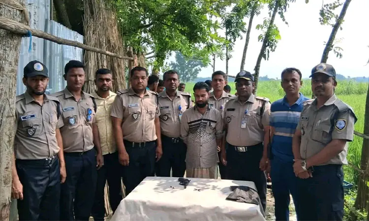 A team led by Inspector Md. Russel Ali from the DNC Rajbari District Office conducted the operation at Arafat’s residence in Harinadanga village.