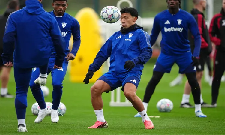 Manchester United’s Lisandro Martinez