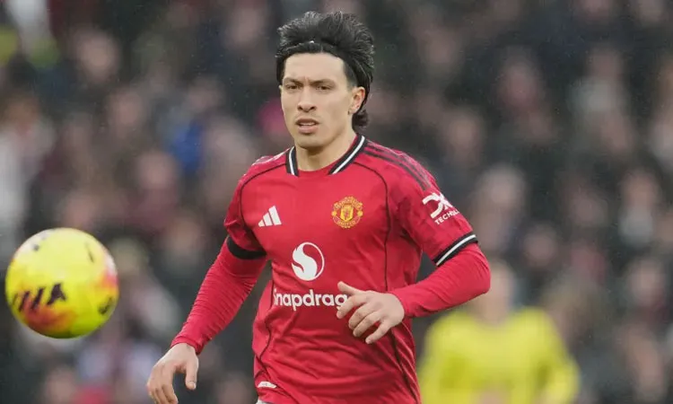Manchester United defender Lisandro Martinez
