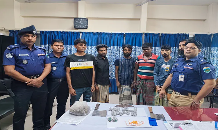 The arrestees were identified as Nayan Pramanik (40), Mamun Hossain (30), Jabbar Ali (21), Kausar Ali (19) and Sakib Uddin (19).