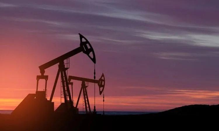 Oil Prices Ease as Markets Balance US Sanctions Waiver with Middle East Supply Risks