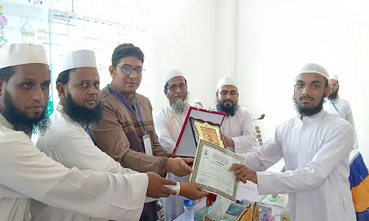 Thirty-two students from 13 local madrasas were awarded.