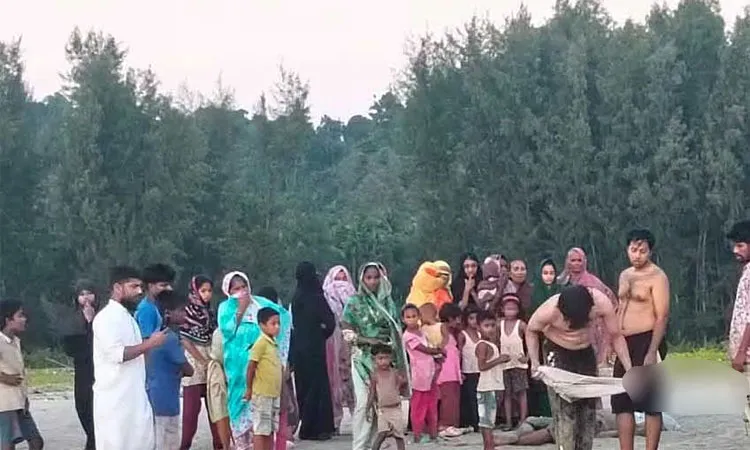 Local residents quickly responded and rescued one tourist alive.