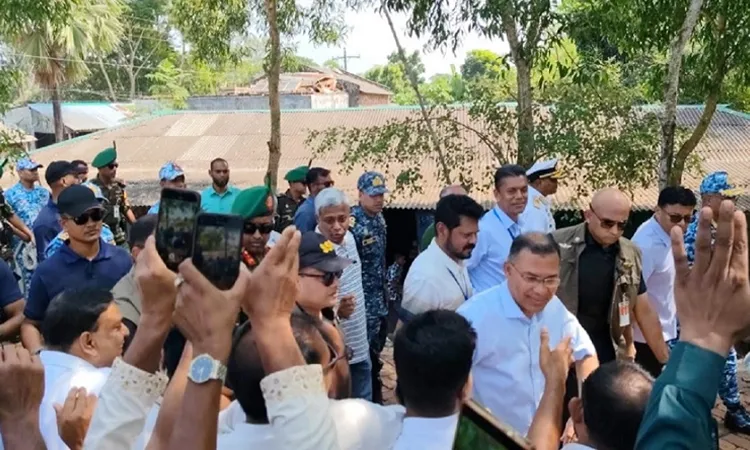 PM Tarique Rahman Visits Coastal Nalian, Travels to Mongla by Boat