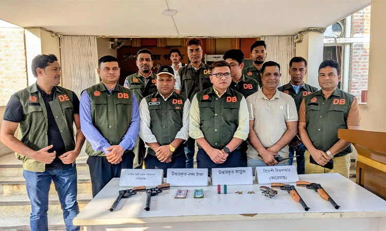 Pabna Detective Branch police arrested four alleged arms dealers in two separate raids.