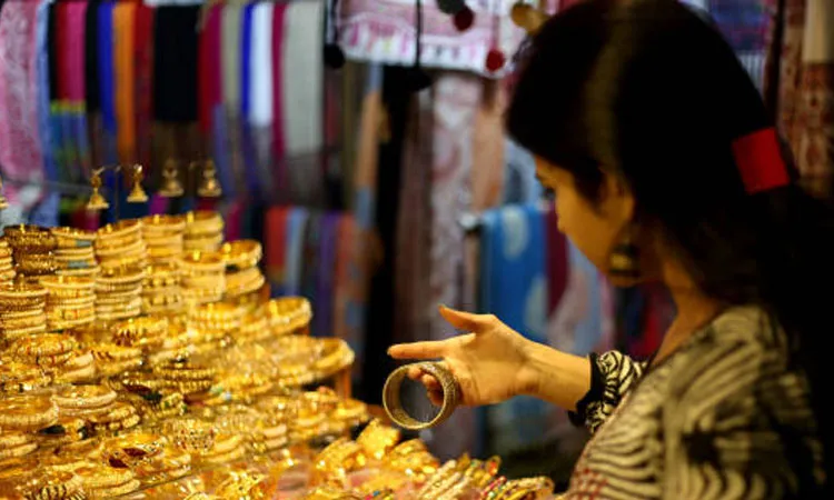 Gold Prices Cut Again in Bangladesh as Global Market Slides