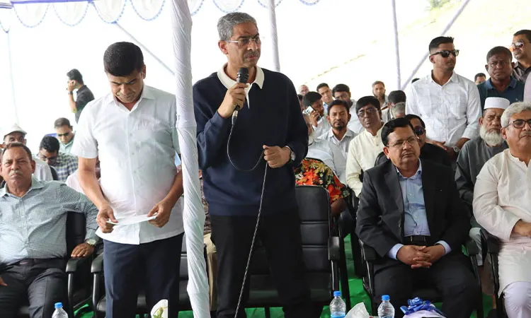 Minister of Water Resources Md. Shahid Uddin Chowdhury Anee speaking during an inspection of the project site in Sujanagar upazila, Pabna.
