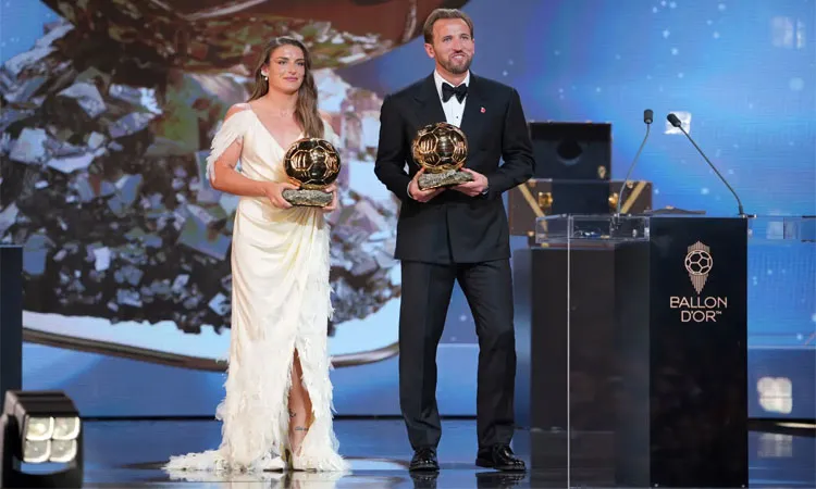 London City Lionesses' Alexia Putellas poses with Bayern Munich's Harry Kane after winning the Ballon d'Or awards
