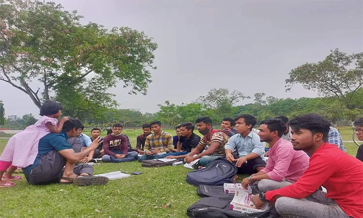 Former Nilphamari College teacher Nurul Karim spent 12 years offering free university admission coaching.