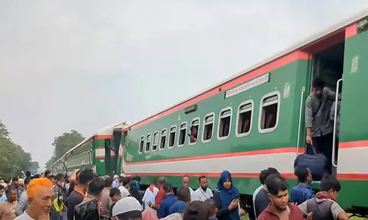 Train Services Between Dhaka and North Bengal Suspended as Nilsagor Express Derailed in Tangail