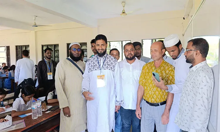 Several prominent local figures, educators and journalists visited the center to oversee the smooth conduct of the test.